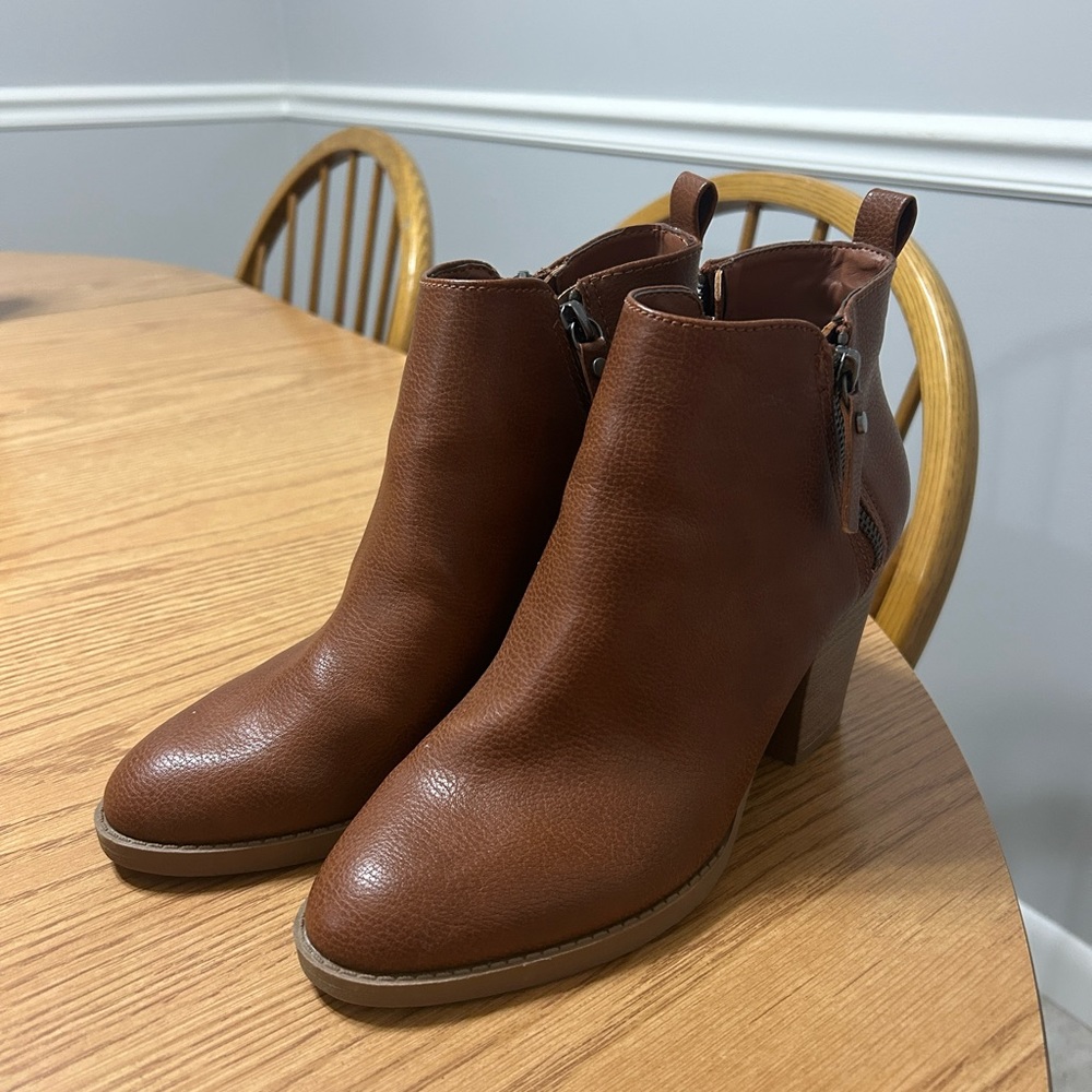 Universal Thread Boots